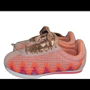 Poppy crochet running shoes